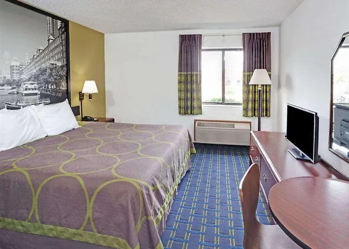 Super 8 By Wyndham I-57 Hotel 2*