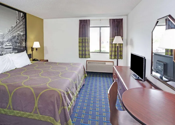 Super 8 By Wyndham I-57 Hotel Monee