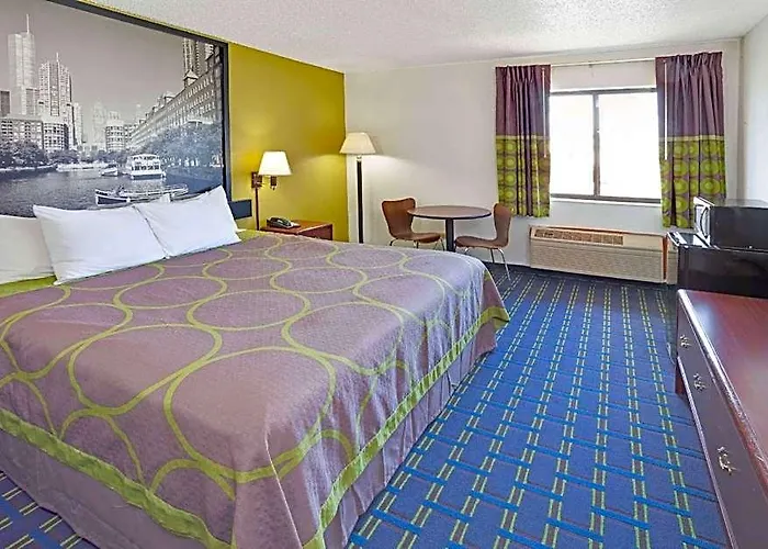 Hotel Super 8 By Wyndham I-57 2*